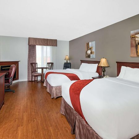 Готель Ramada Plaza By Wyndham Gatineau/Manoir Du Casino Екстер'єр фото