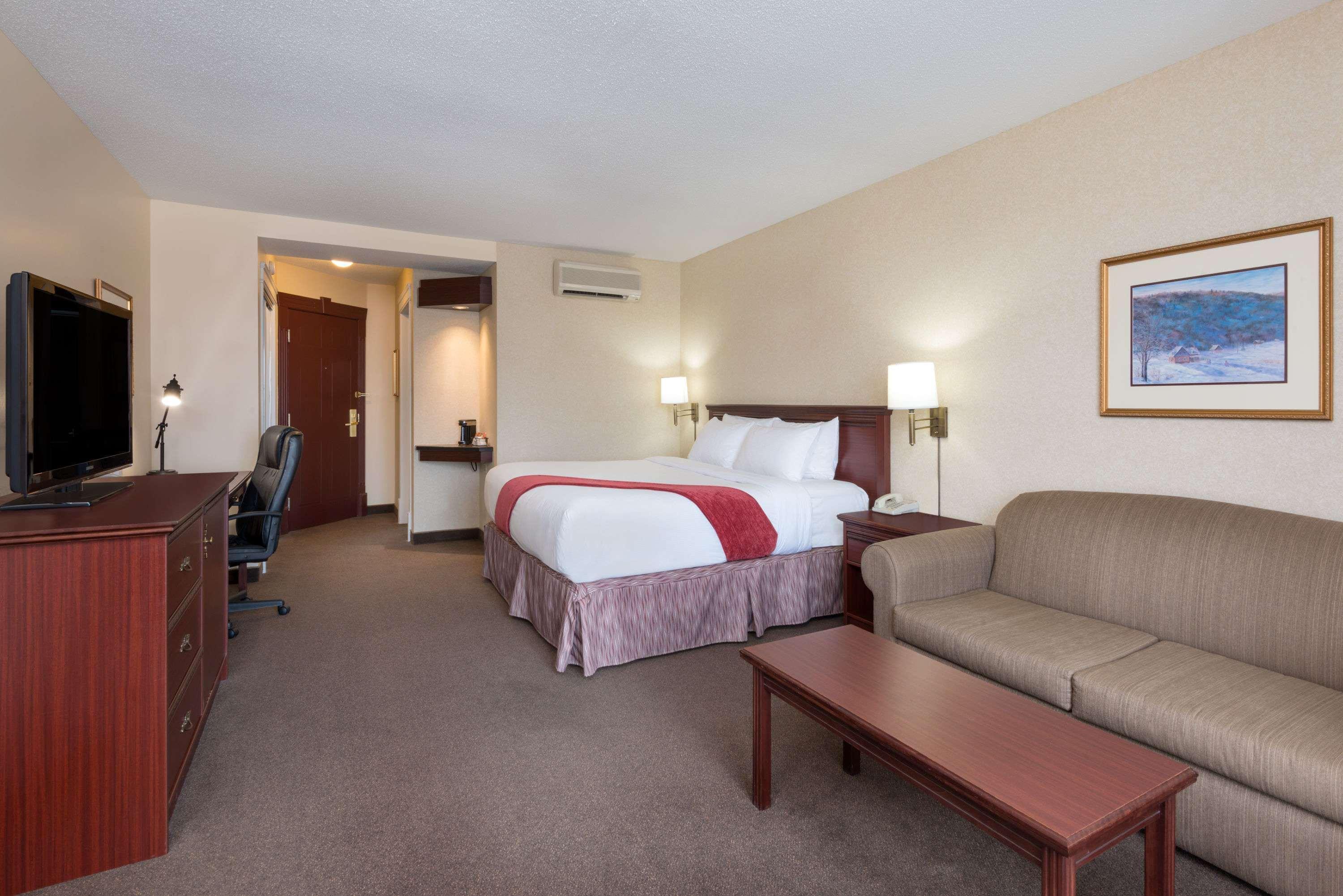 Готель Ramada Plaza By Wyndham Gatineau/Manoir Du Casino Екстер'єр фото