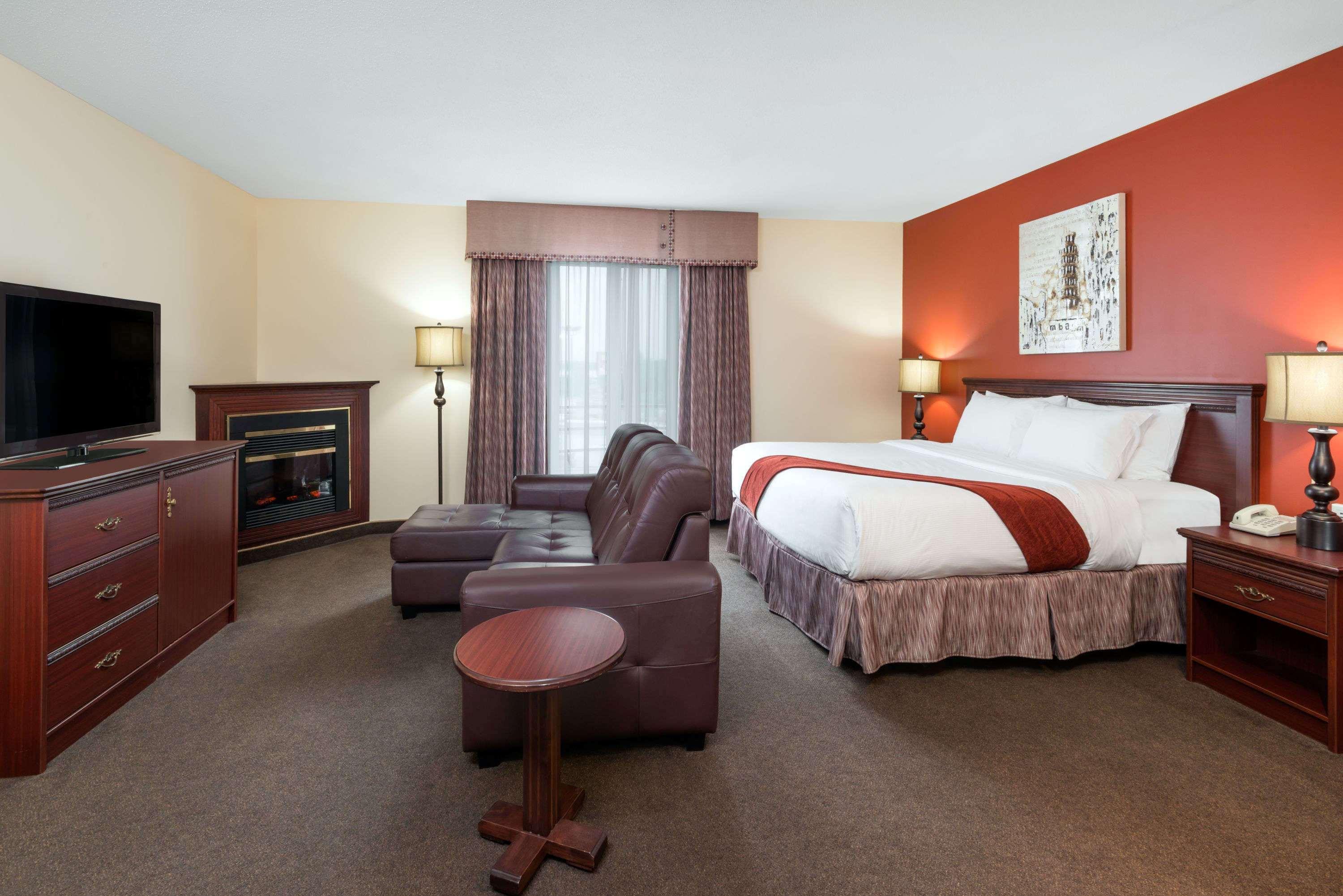 Готель Ramada Plaza By Wyndham Gatineau/Manoir Du Casino Екстер'єр фото